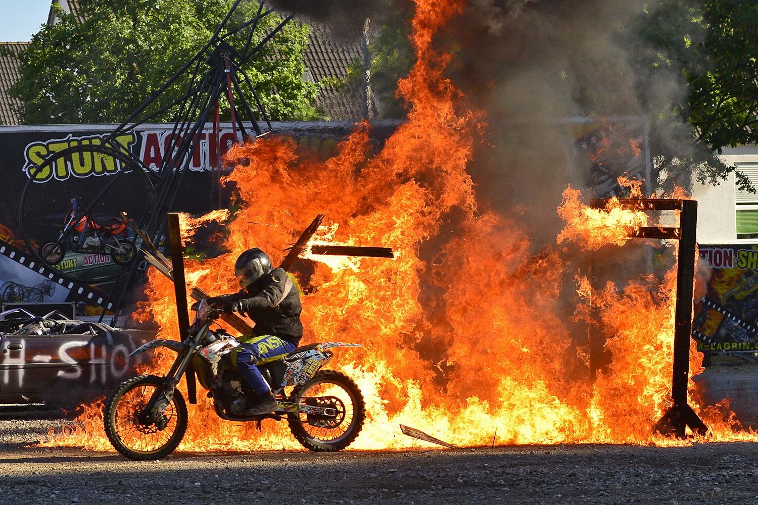Spannung pur erlebt der Besucher derzeit auf dem Festplatz an der Horsterstr., wo derzeit das “Lagrin’s Action Sport Team” gastiert. Am kommenden Sonntag den 12. 08. 2018, jeweils 11 Uhr und 18 Uhr, können Besucher die spannende Show erleben. Fotos: Kariger