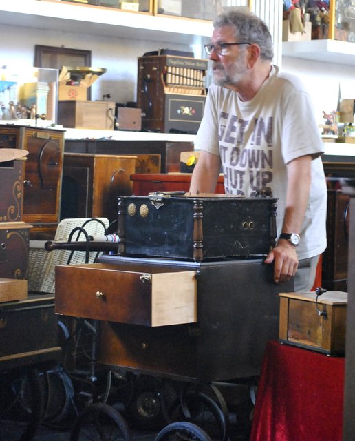 Dieser "nette Herr" hatte uns alles erzählt!