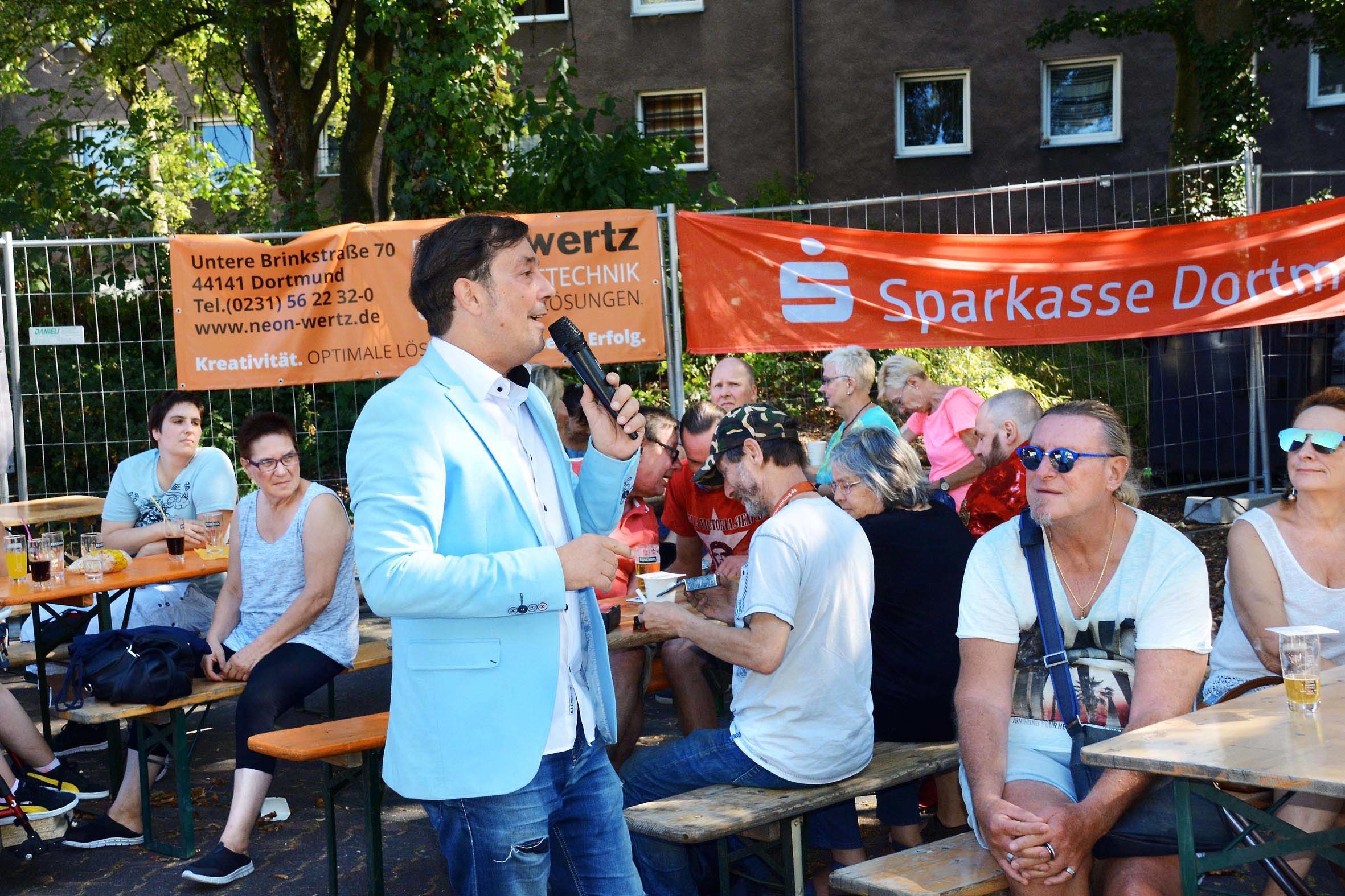 Michael Badura unterhielt die Besucher mit Swing.