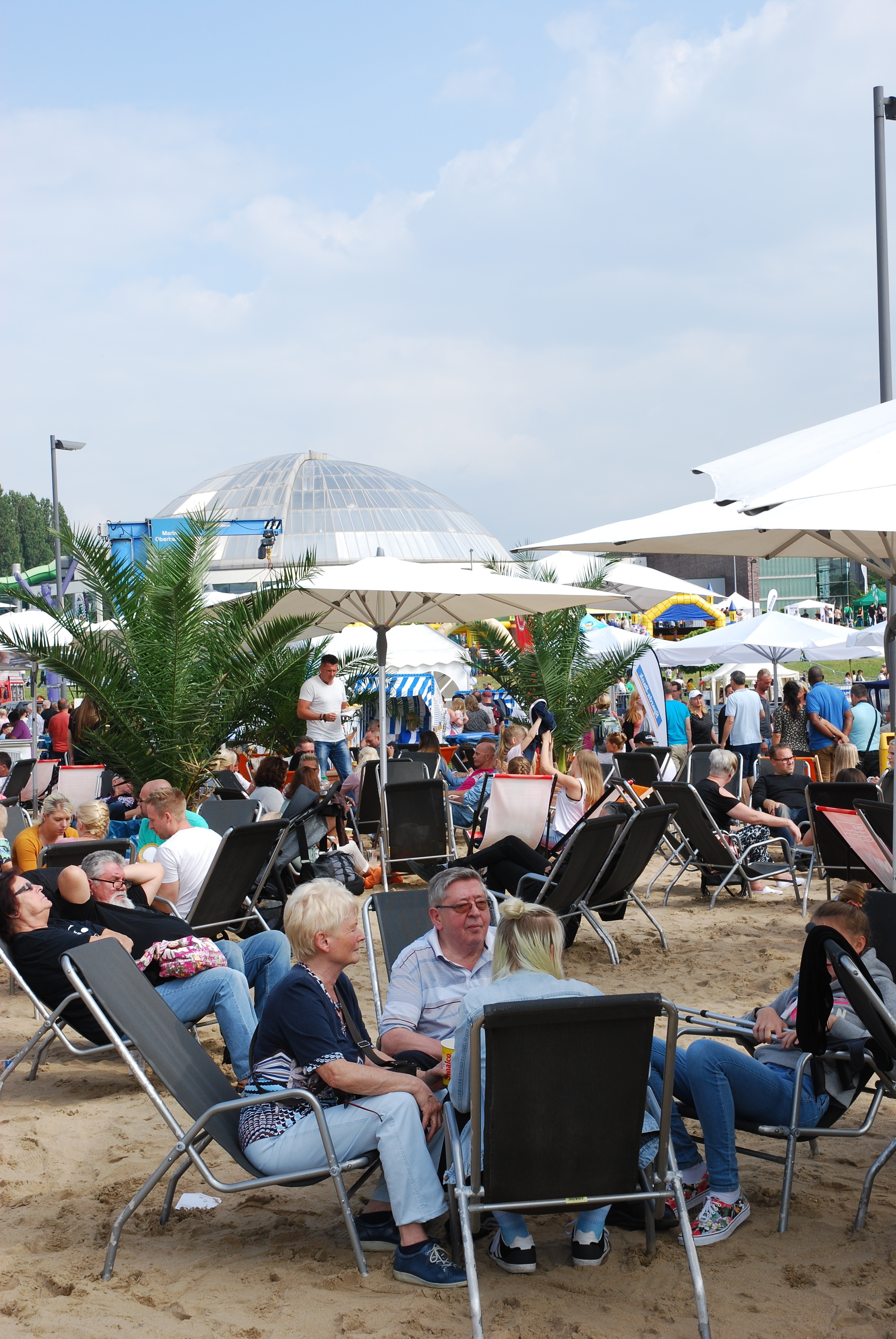 Beste Stimmung am Kanal: Am Samstag erwartet die Besucher gute Unterhaltung.Foto: Jörg Vorholt