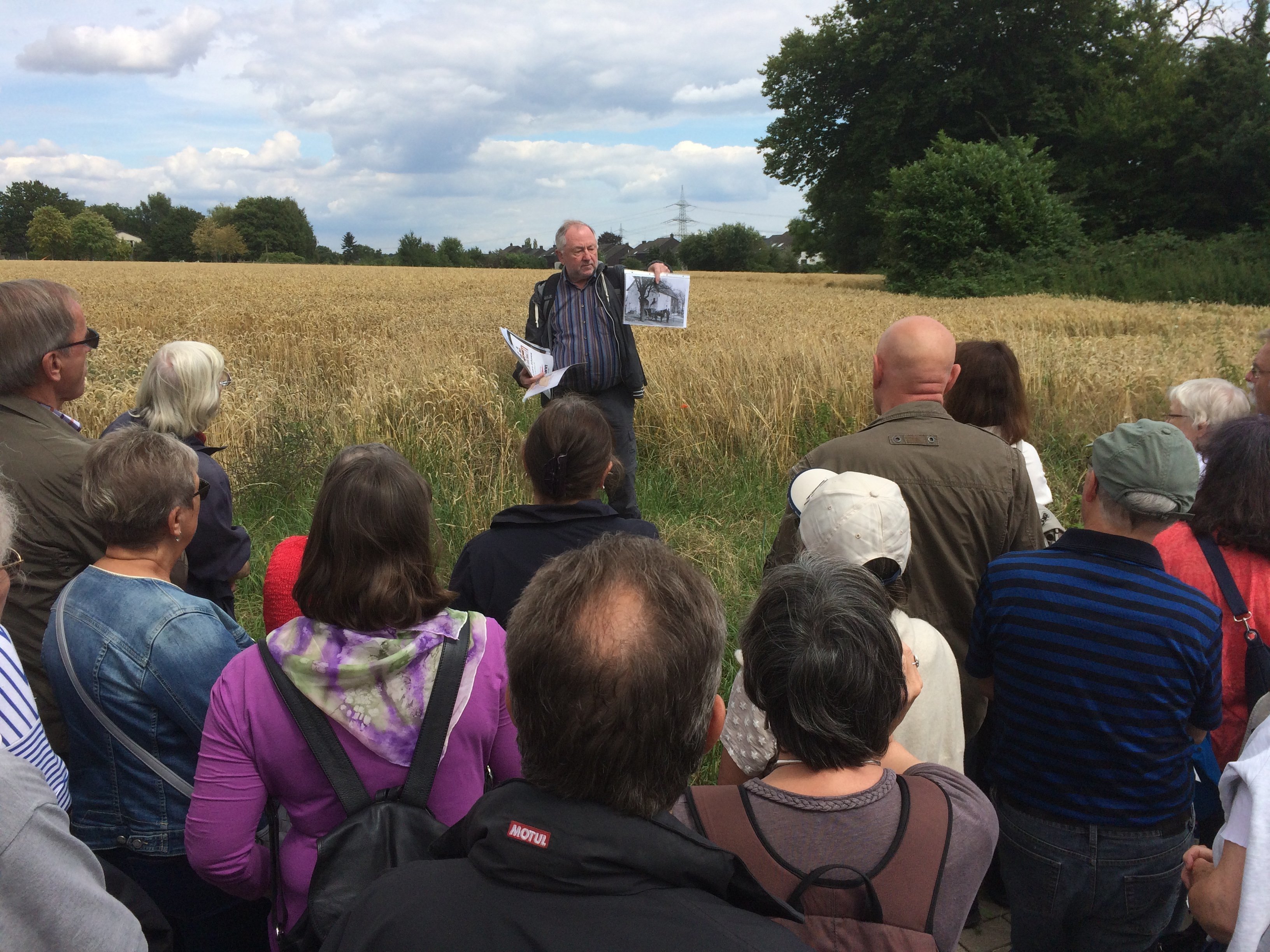 Bonnekamps Burgaltendorf: HBV-Geschichtsexperte Dieter Bonnekamp führt an den beiden kommenden Samstagen (11. und 18. August) quer durch das Dorf. Foto: Siepmann,HBV
