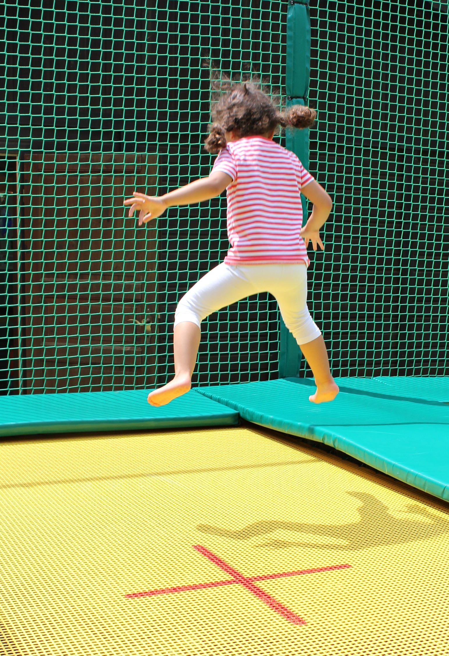 In der Gustav-Adolf-Schule können Kinder Trampolin springen und Badminton spielen.