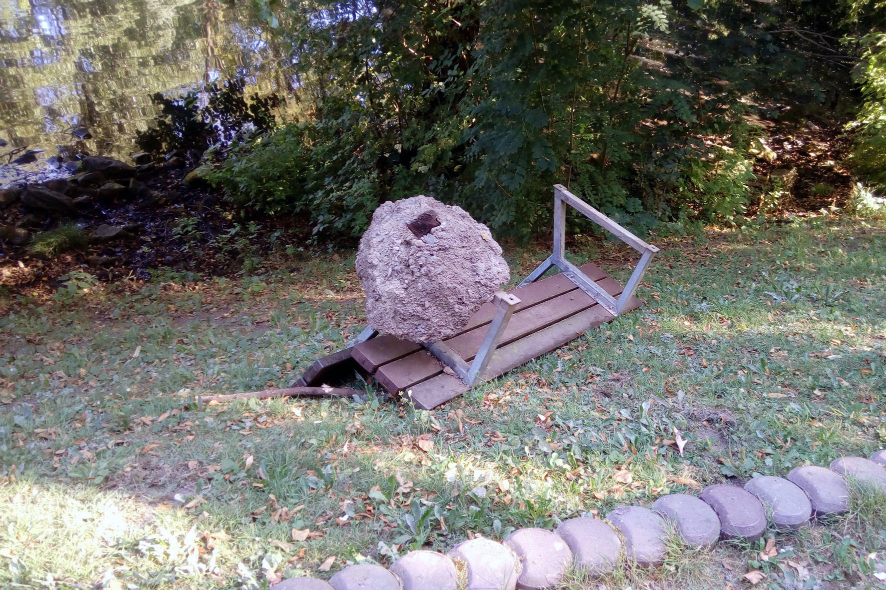 Erschreckende Sachbeschädingungen und Verunreinigungen am Ischeland.
