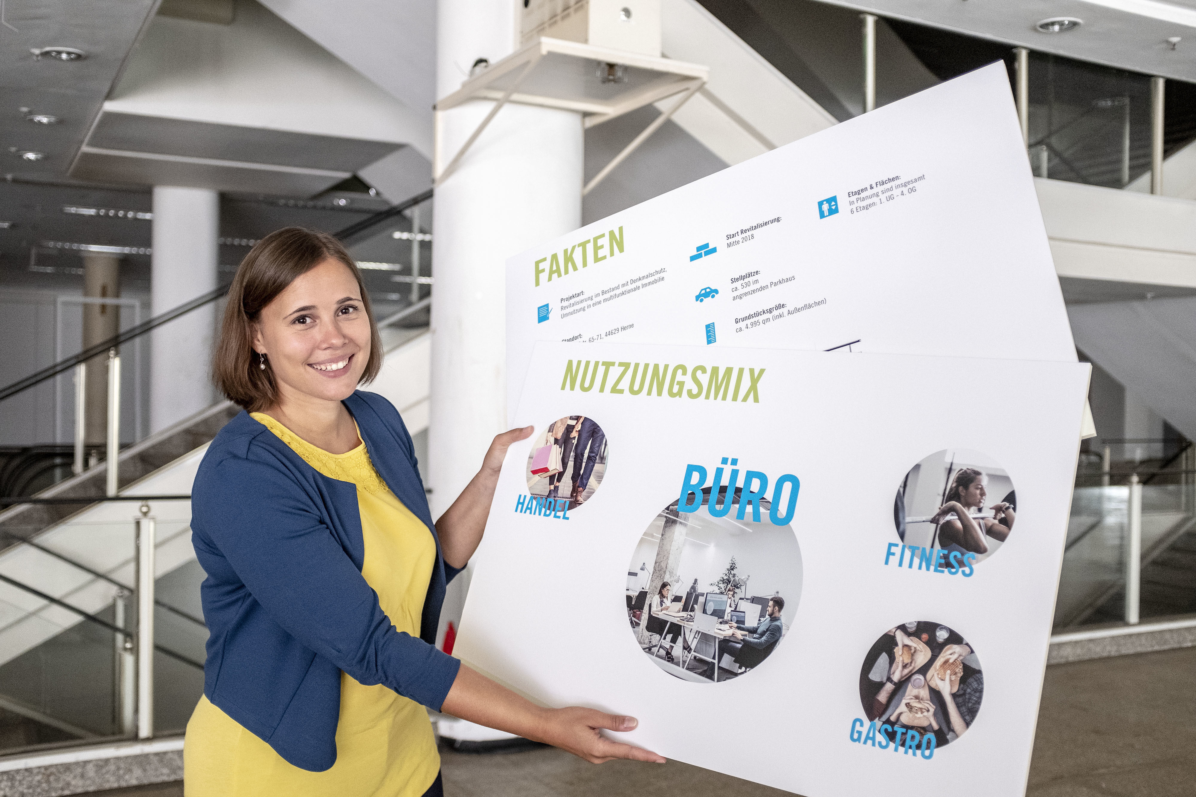 Nadine Krotscheck, Projektleiterin der Landmarken AG, stellt den Nutzungs-Mix für das ehemalige Kaufhaus vor.