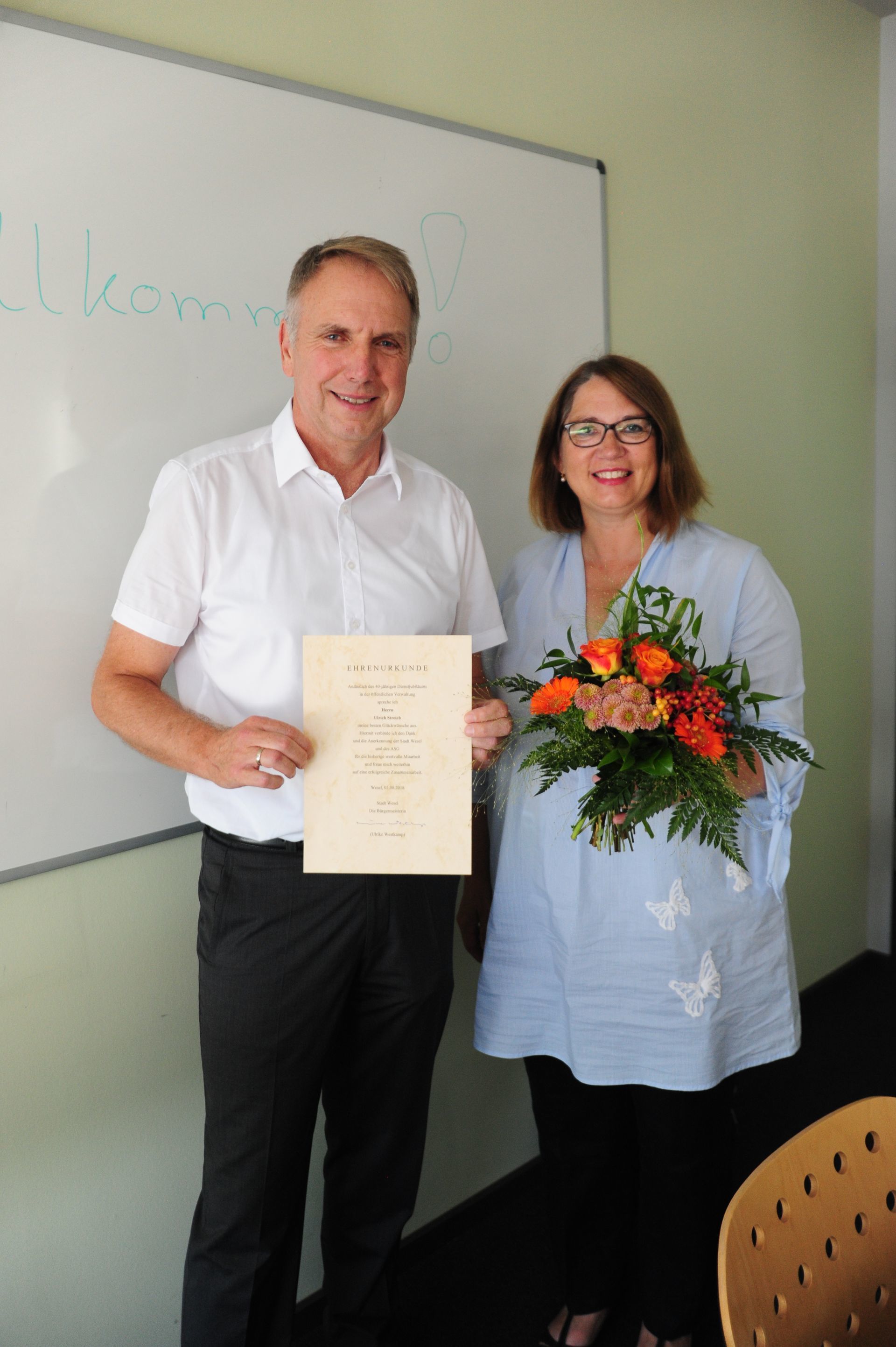 Ulrich Streich zusammen mit Bürgermeisterin Ulrike Westkamp.