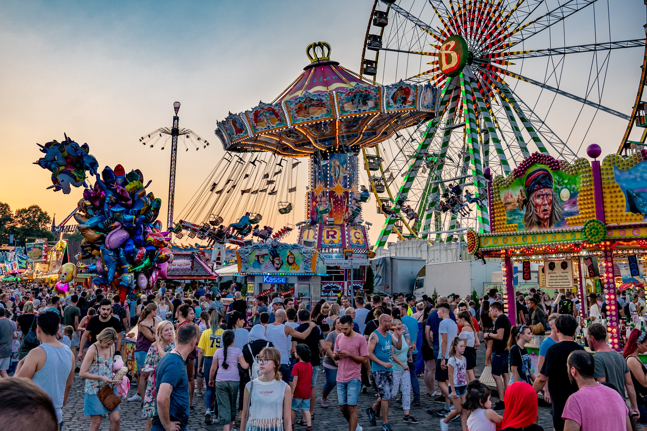 Das erste Wochenende der Cranger Kirmes war sehr gut besucht. Die meisten Gäste kamen aufgrund der hohen Temperaturen gegen Abend.