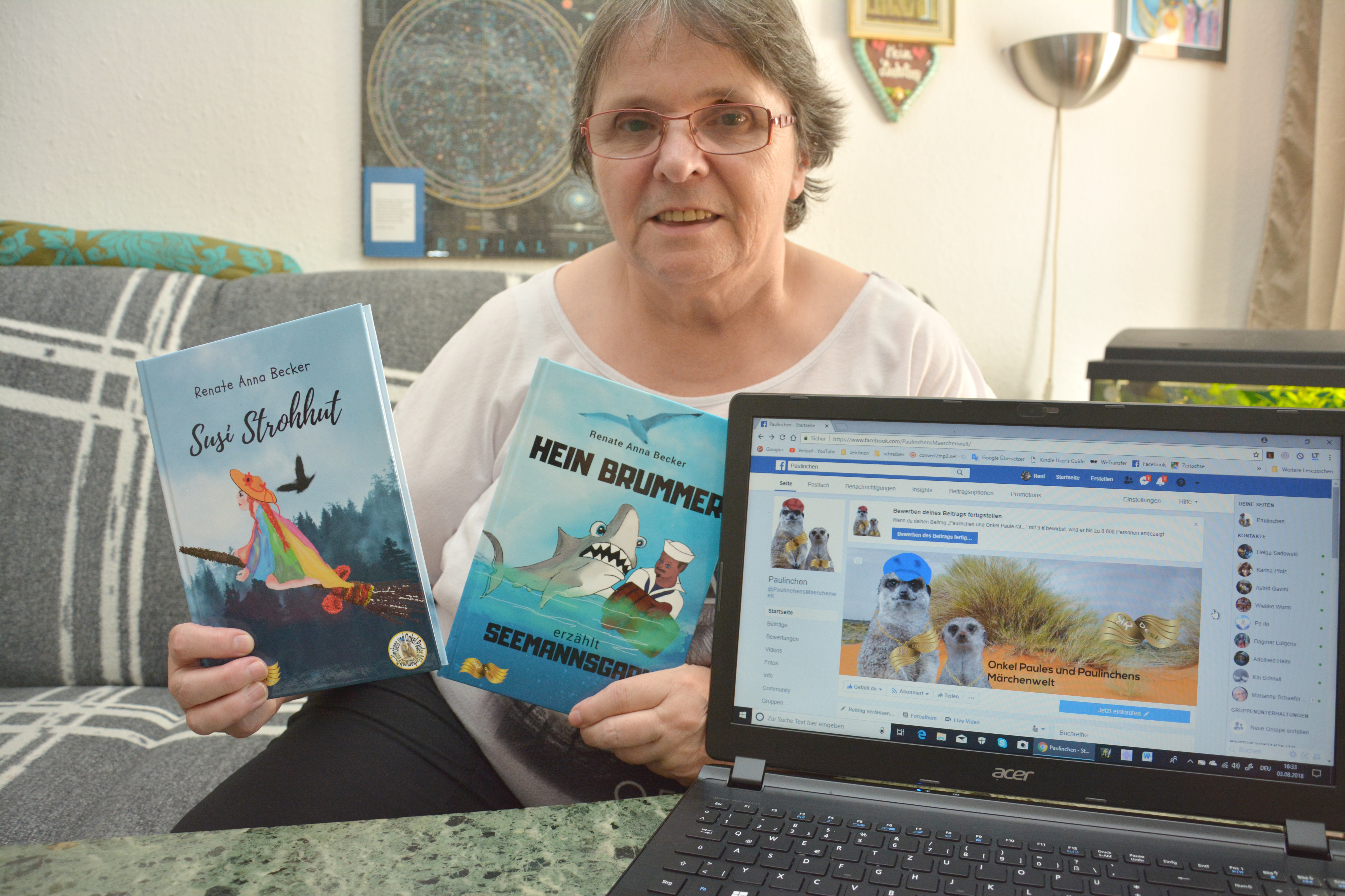 Renate Anna Becker mit den beiden neuen Büchern und der Seite auf Facebook.
Foto: Jörg Terbrüggen