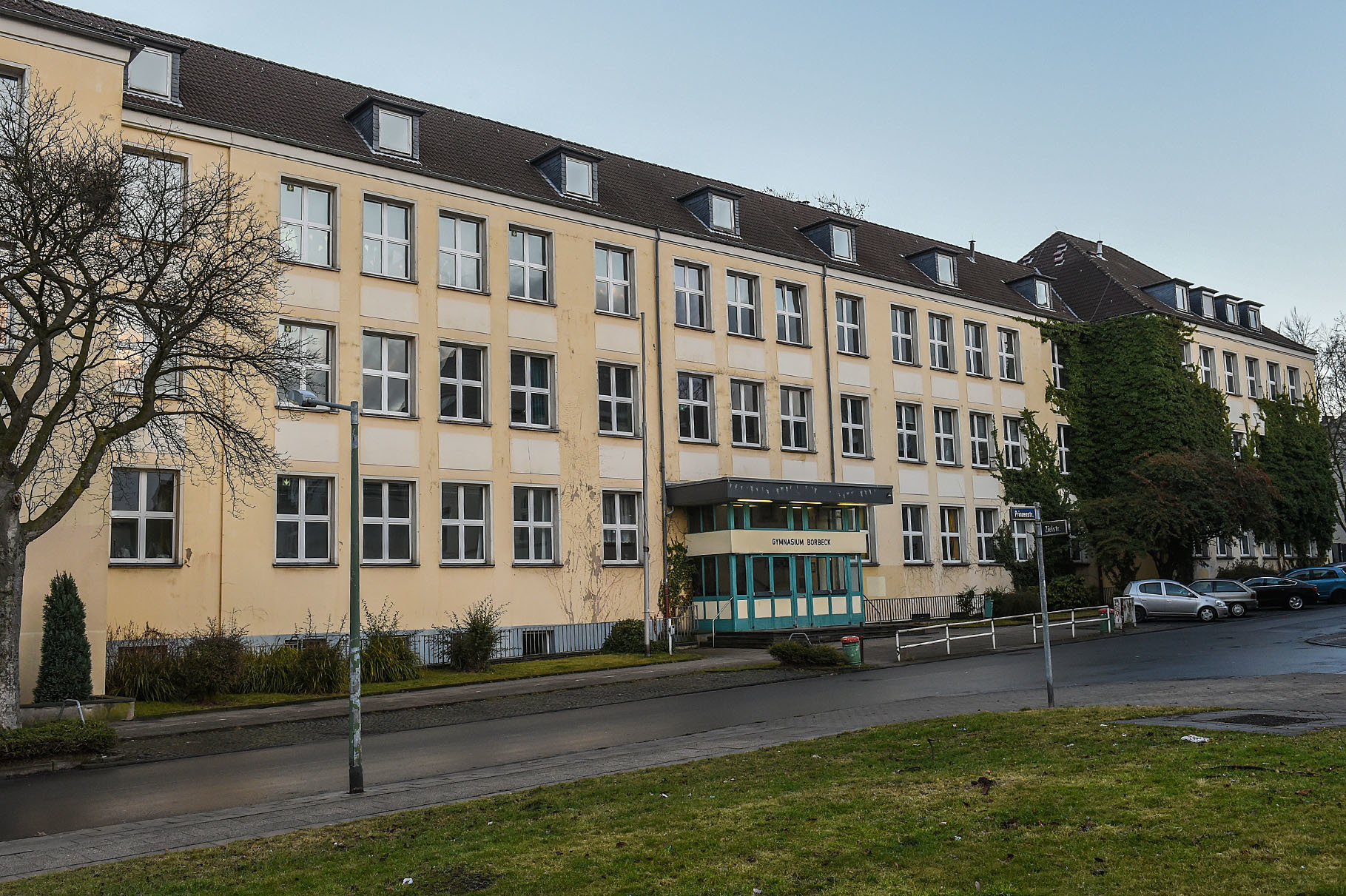 Am Gymnasium Borbeck, Prinzenstraße, haben sie vor 30 Jahren ihr Abi gemacht. Jetzt ist ein großes Wiedersehen in der Dampfe geplant.