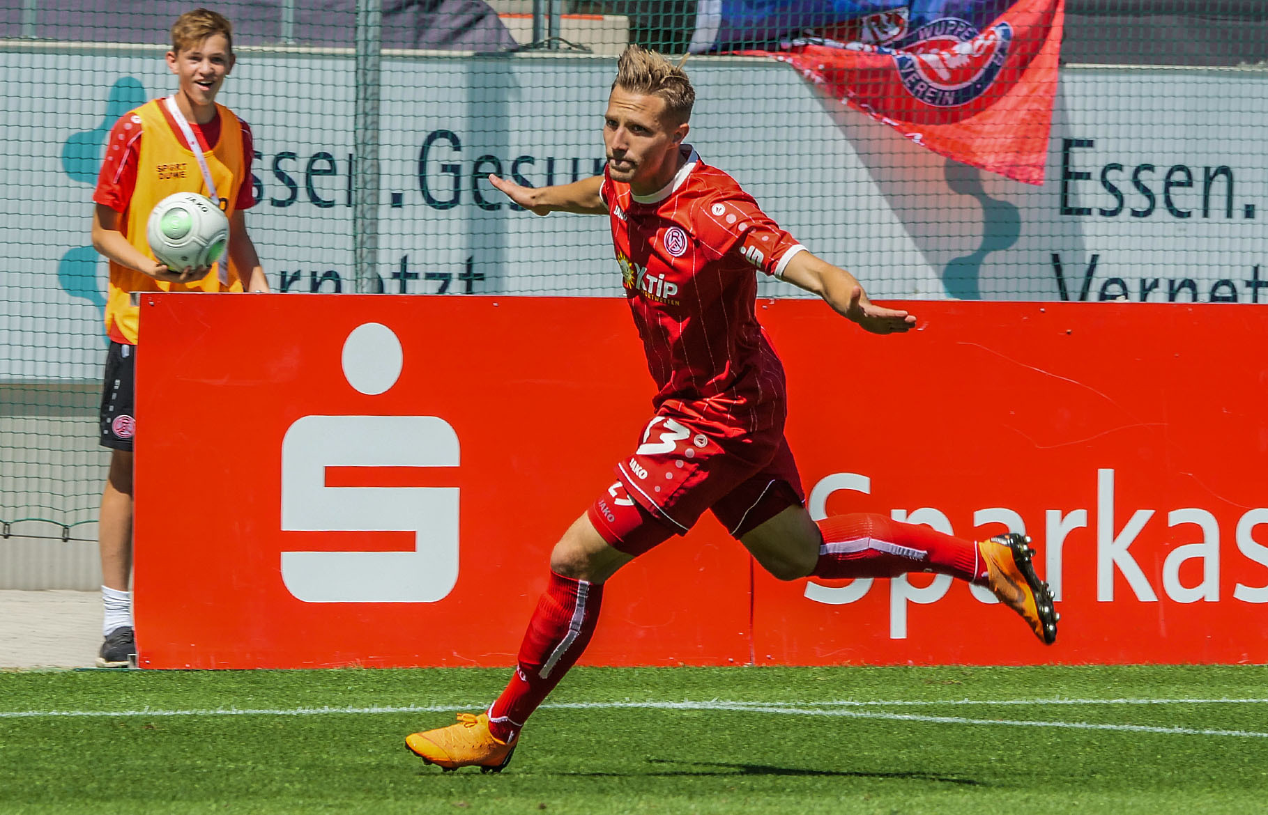 Große Gala: Neuzugang Florian Bichlar war mit zwei Treffern und einer Vorlage Man of the Match. Fotos: Gohl