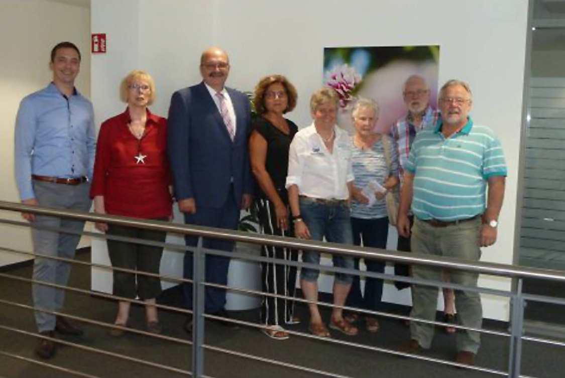 Dr. Martin Ehlers, Ellen Schröder, Uwe Spellerberg, Susanne Groppe, Waltraud Schöne, Adelheid und Olaf Eickmeier, Werner Blum (v.l.n.r.).