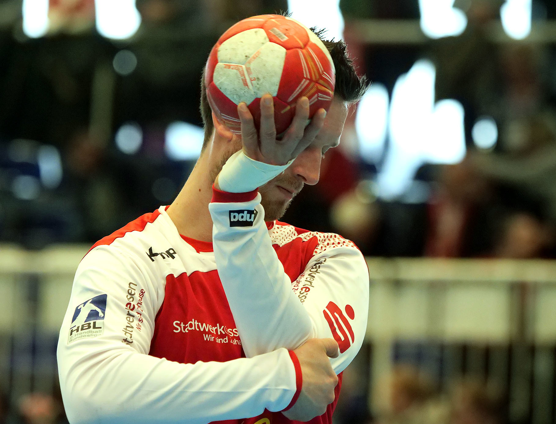 Für den Tusem heißt es umdenken nicht mehr nur bei den Spielen, sondern auch im Training. Auch andere Sportler sind betroffen.