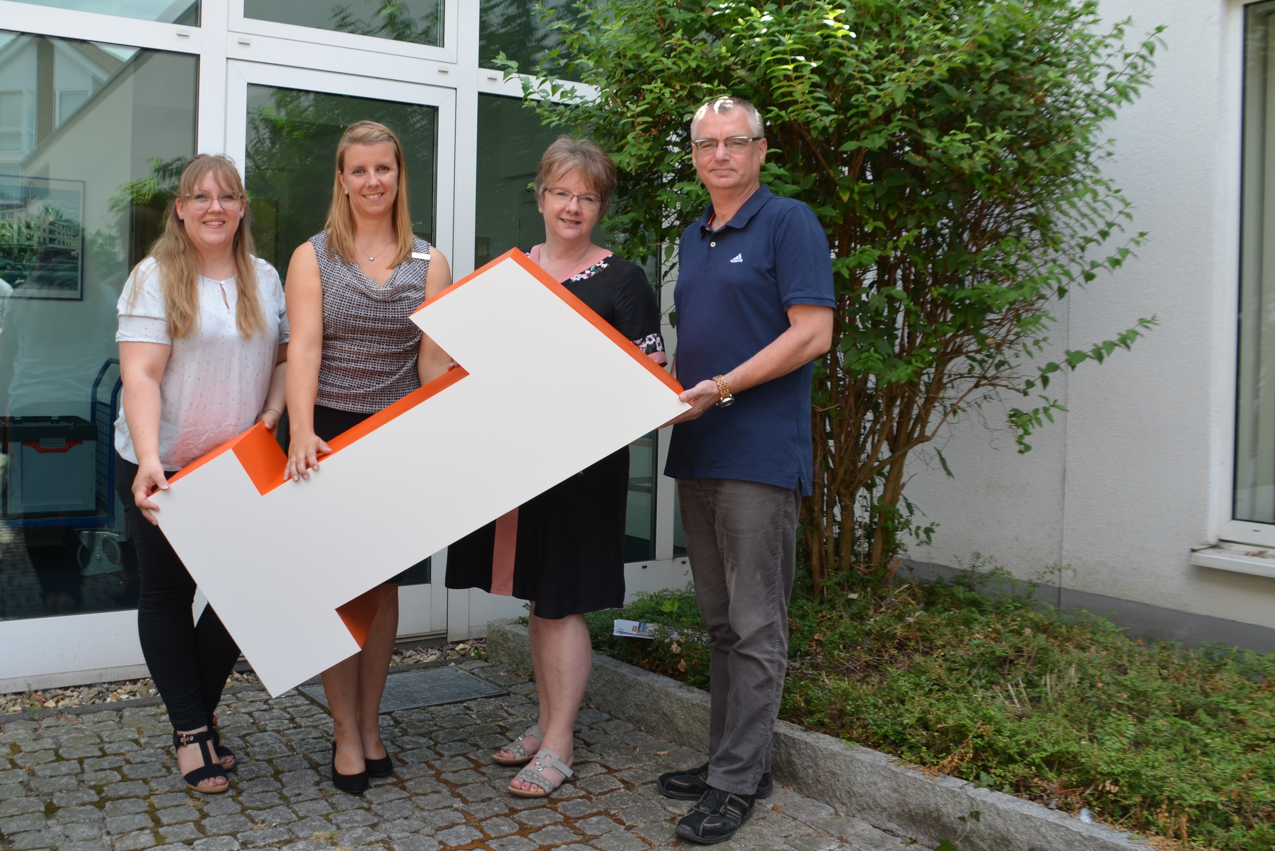 Die Jury mit (v.l.) Lisa Peltzer (NA), Julia Kalwak und Anne Doemen (beide Volksbank) sowie Michael Turek (NRZ) hat entschieden.