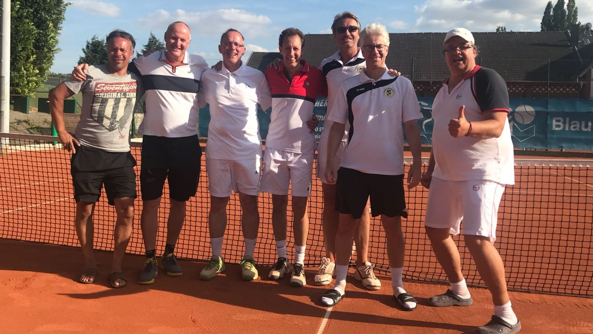 Das erfolgreiche Team (v.l.): Coach Andreas Bäumken, Markus Fenger, Jürgen Berns, Per Hegenberg, Uwe Schöbel, Martin Koenen und Gert Becker. Es fehlen Ralf Spilles, Helmut Berns und Mike Hoffmann.