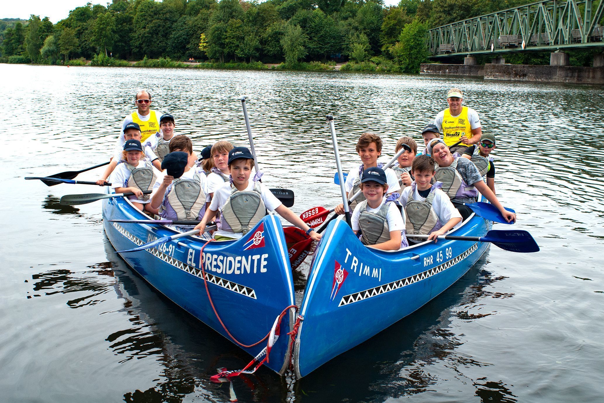 Einige Kinder paddelten zum ersten Mal auf dem Baldeneysee und waren doch erstaunt, wie anstrengend das Paddeln auch zu acht in einem Boot sein kann.