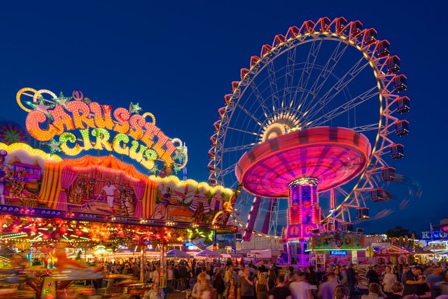 Bunt, aufregend und vielseitig. Kirmes ist bei vielen Menschen absolut beliebt!