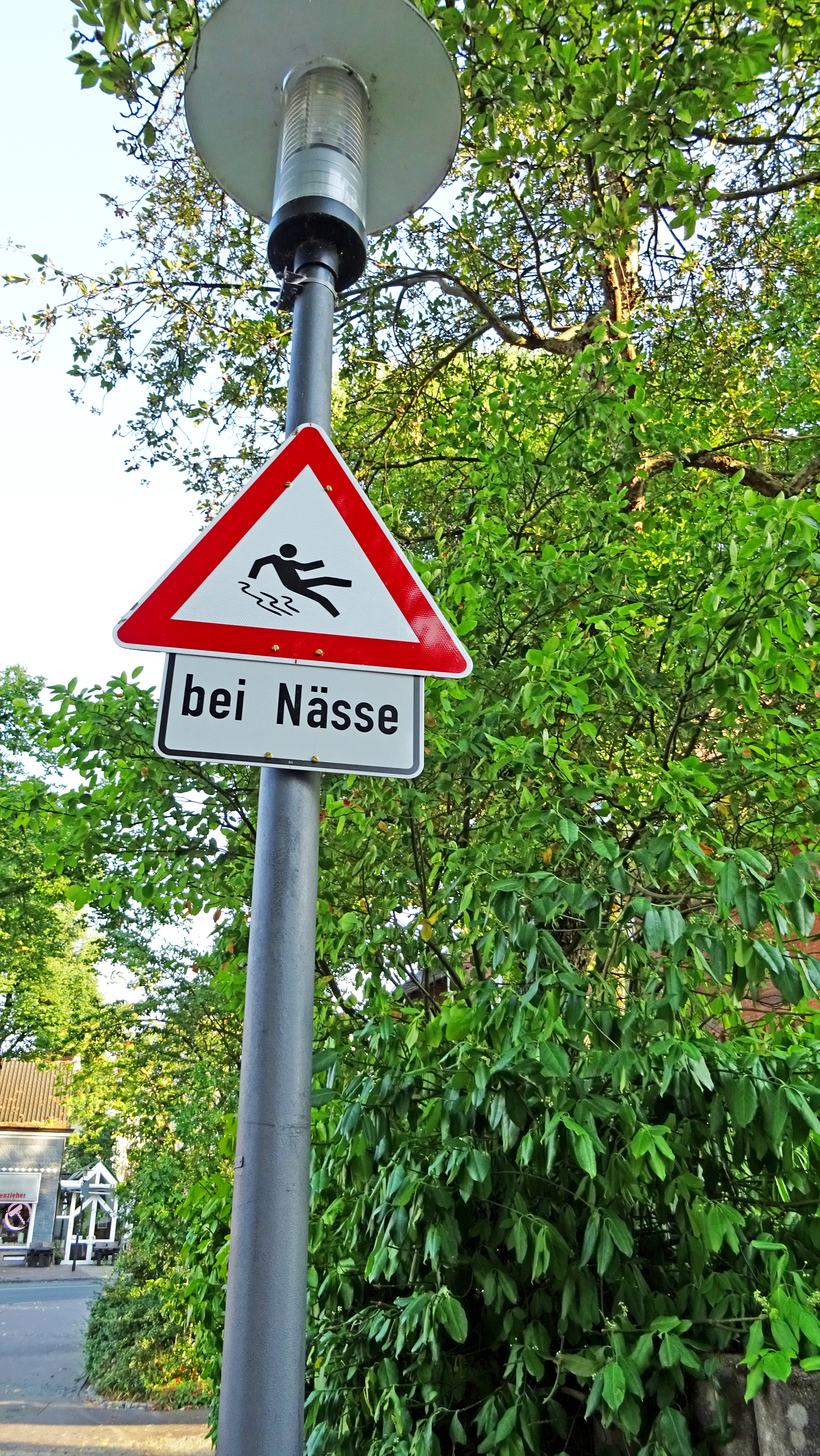 Die Warnschilder wurden bereits angebracht.
Fotos: SPD Heisingen
