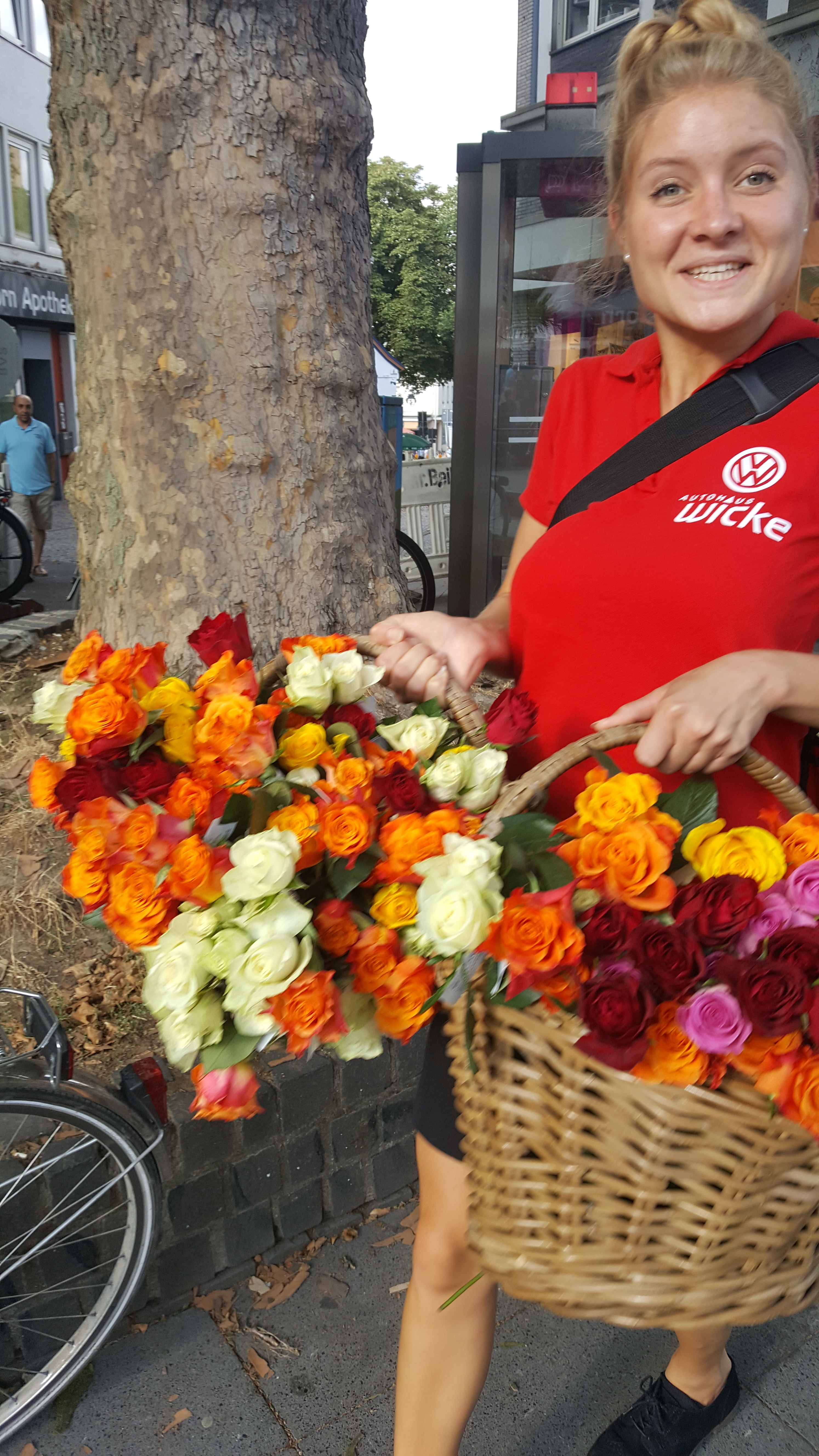 Die Schöne mit den schönsten Rosen.Danke den Sponsoren.