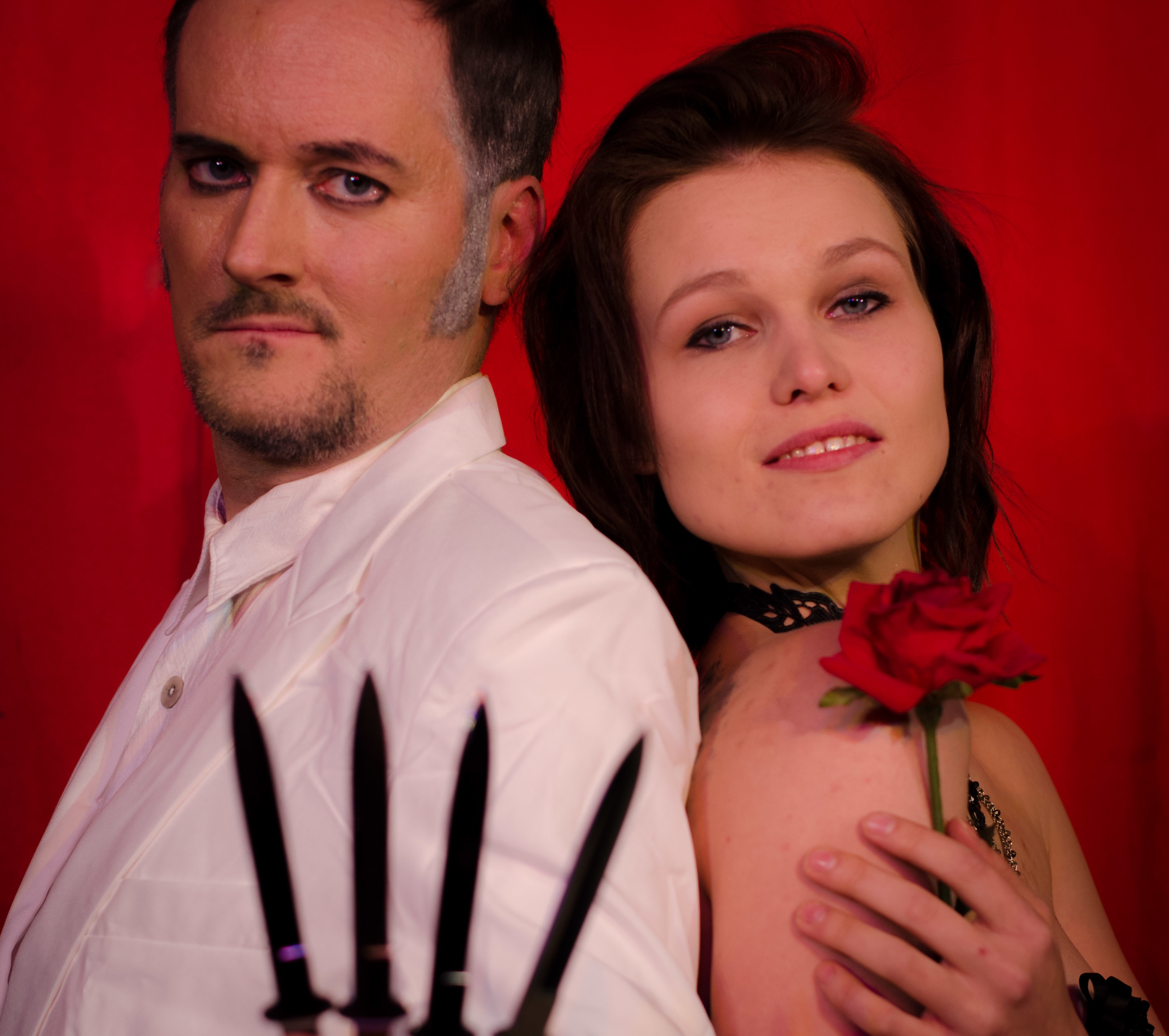 "Das Mädchen und der Messerwerfer" ist eine der beiden Kömodien die im Theater Courage aufgeführt werden. Foto: Theater Courage