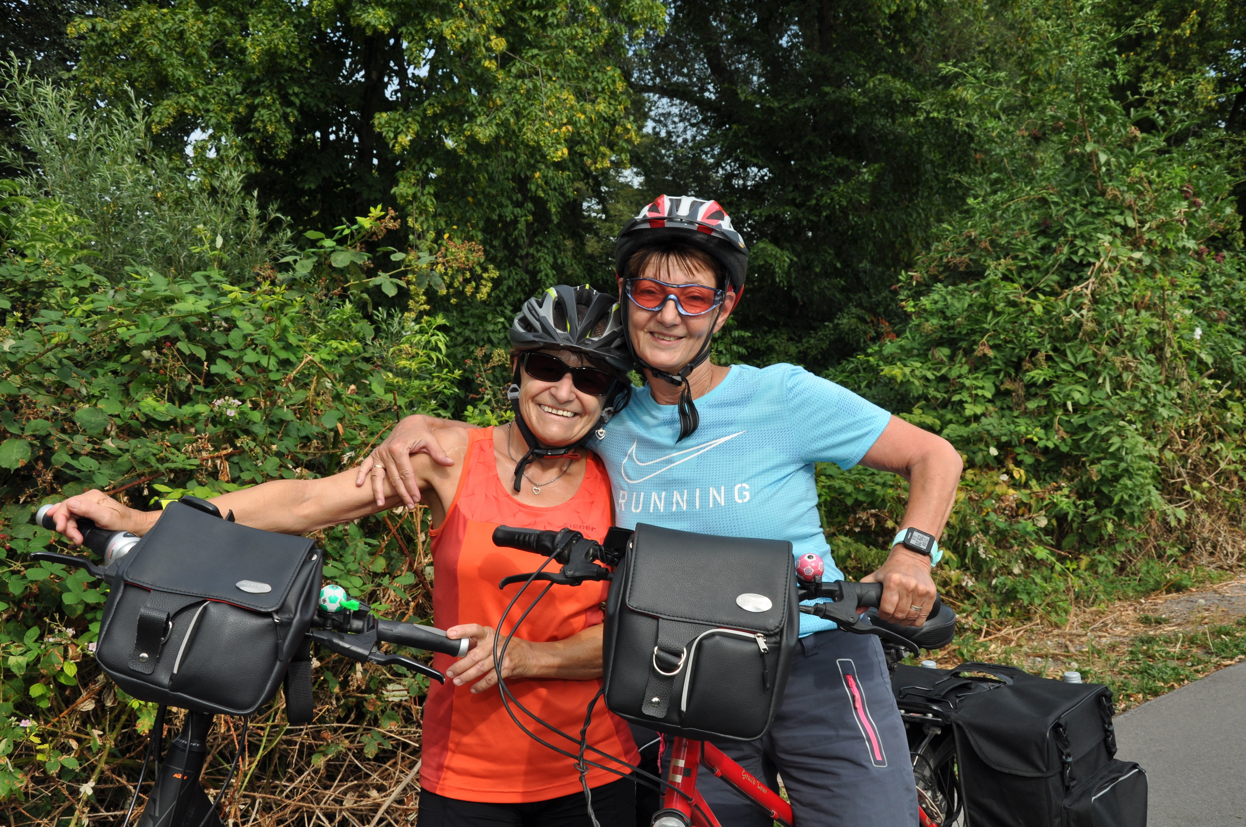 Leonie Seier und Resi Polzer sind fast täglich auf der Fahrrad-Trasse unterwegs: "Es sind meistens die Rennradfahrer, die rücksichtslos mit hoher Geschwindigkeit fahren."