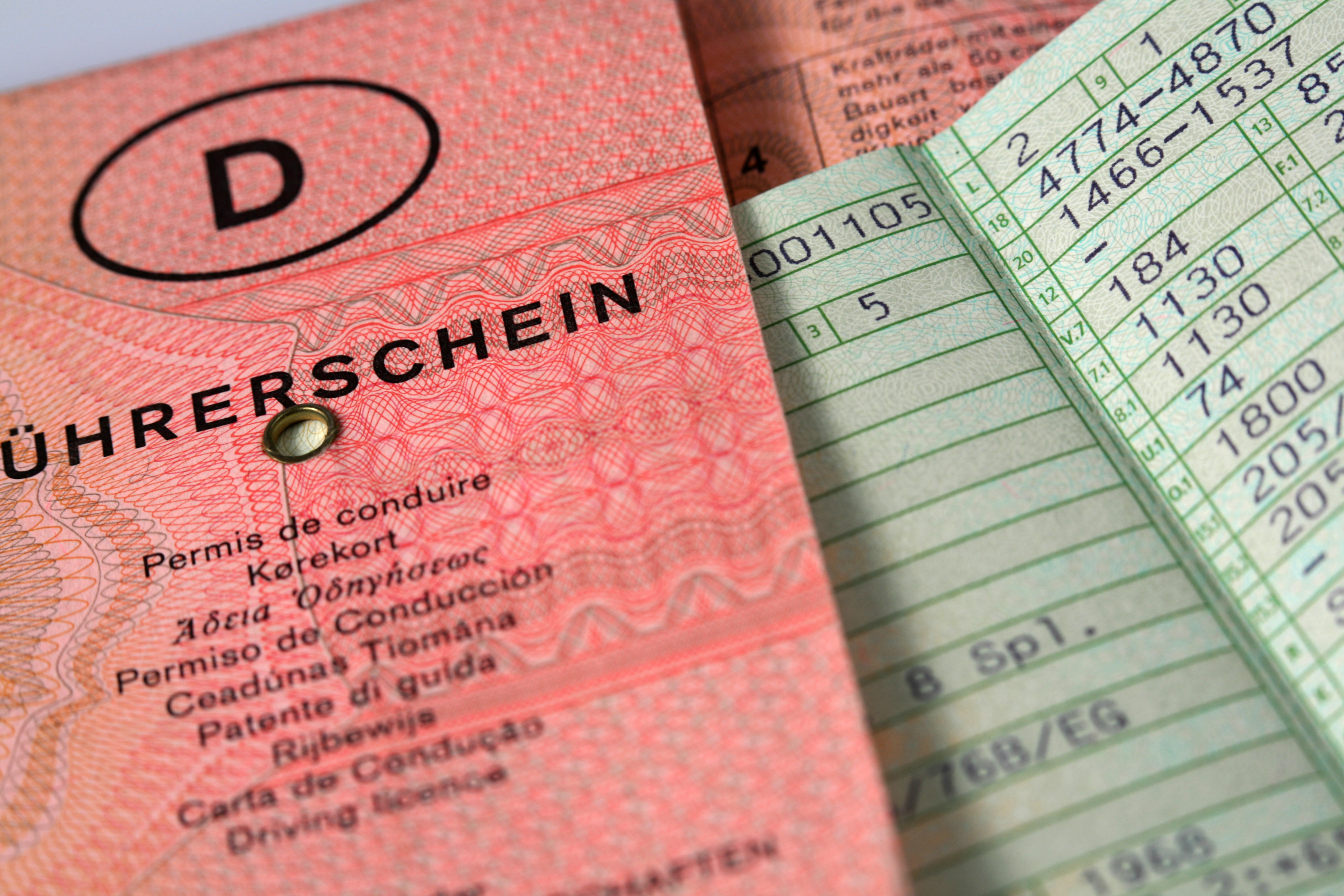Bürger tauschen den Füherschein gegen ein Ticket der Vestischen.