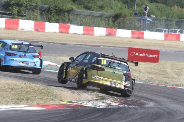Voller Einsatz von Benjamin Leuchter im VW Golf bei der ADAC TCE Germany | Foto: Yvonne Bohrer / Motorracetime.de