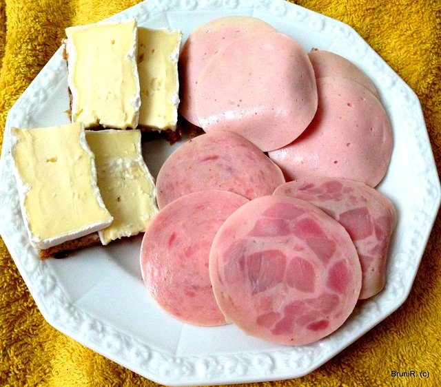 Camenbert und Wurst
