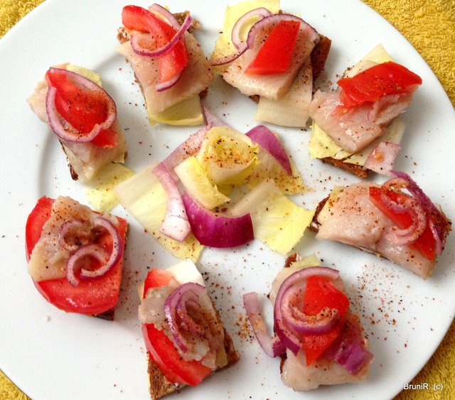 Matjes, Tomate und etwas Käse