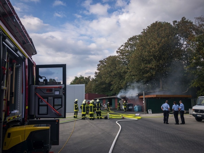 Brand eines Lagerschuppens am Bruchweg.