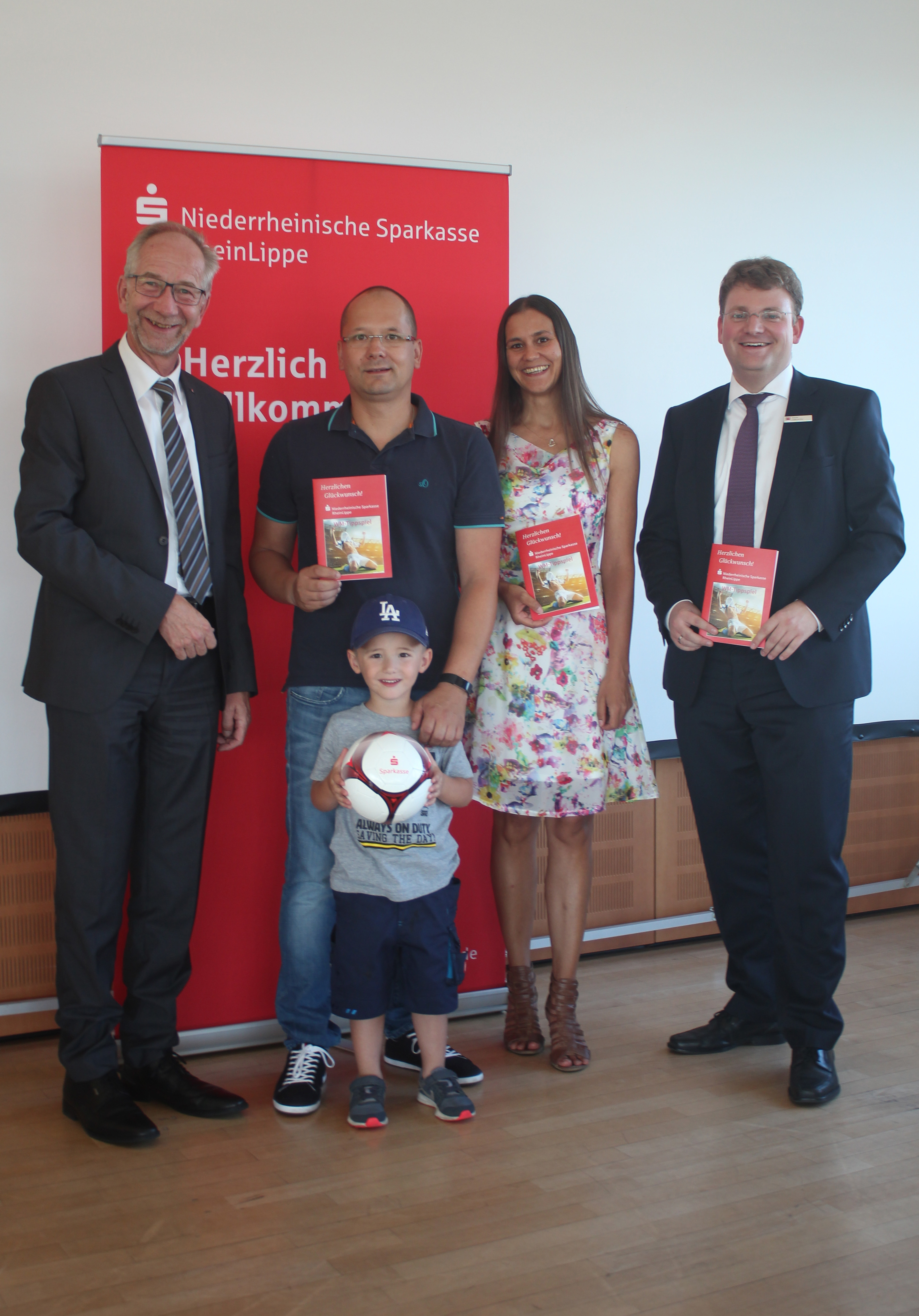 Von links: Reinhard Hoffacker, Marc Fest mit Sohn Jannis, Simone Karnuth, David Lipkowski.