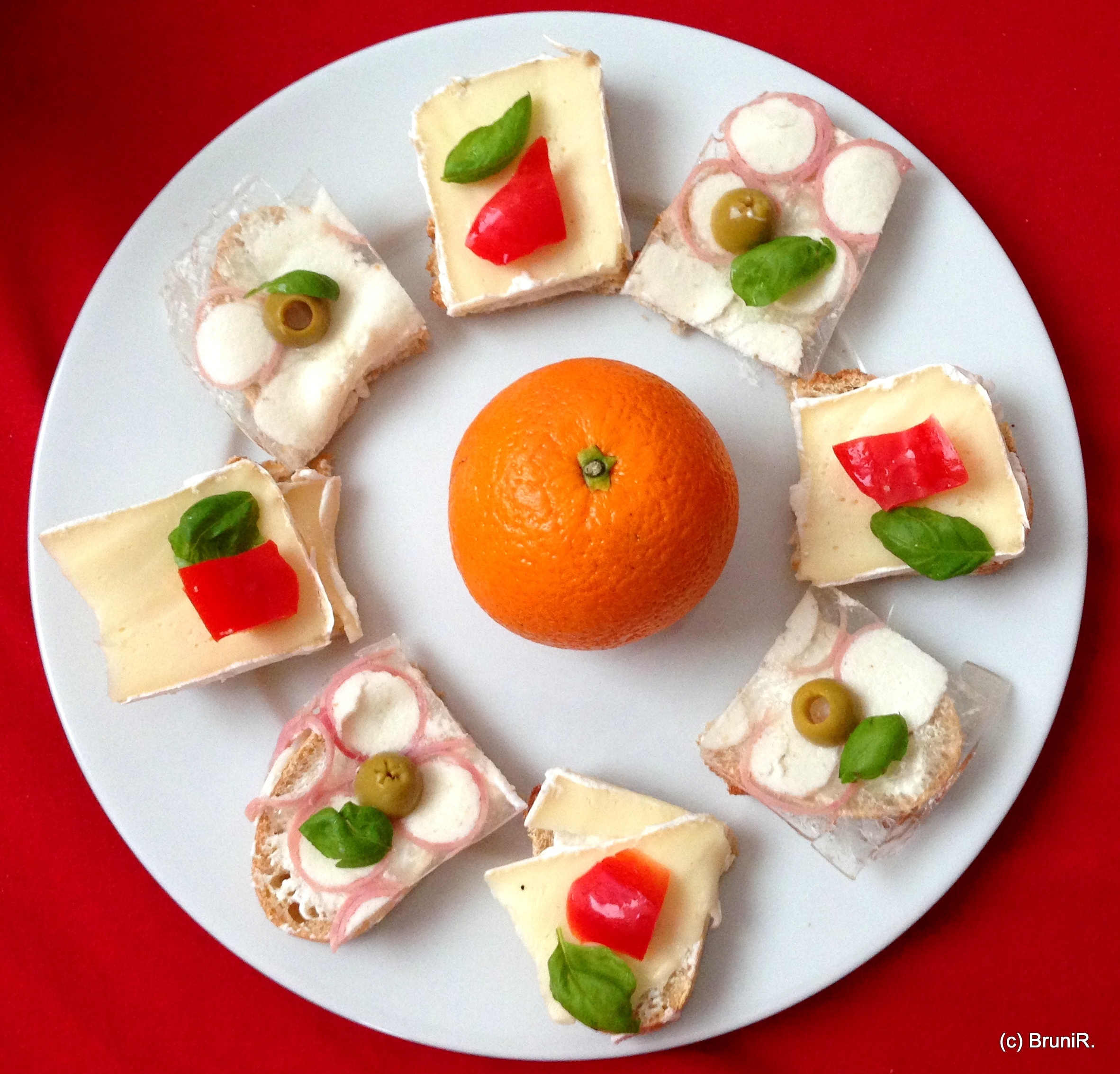 Käse und Wurstvarianten mit Mandarine