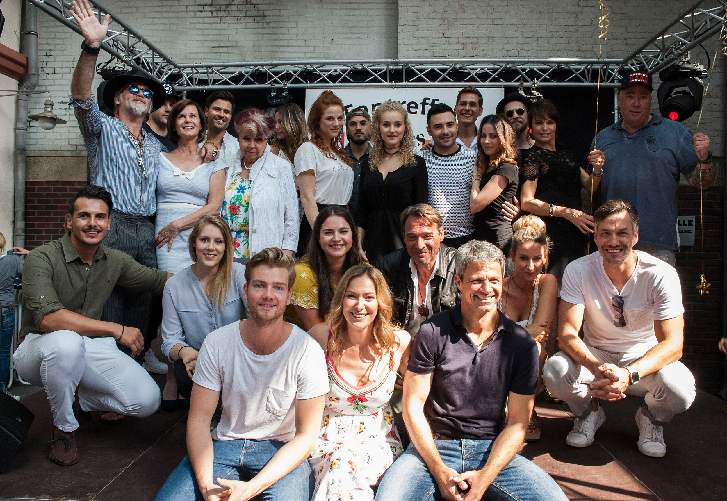 Am 13. August wird der 15. Geburtstag des Fanclubs gefeiert. In den Originalkulissen in Köln-Ossendorf und natürlich mit den Stars aus der Schillerallee. Foto: Kristin Günther