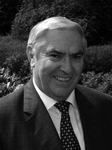 Dr. Hans-Georg Schmitz war von 1981 bis 2003 Schulleiter des Friedrich-Spee-Gymnasiums in Geldern.