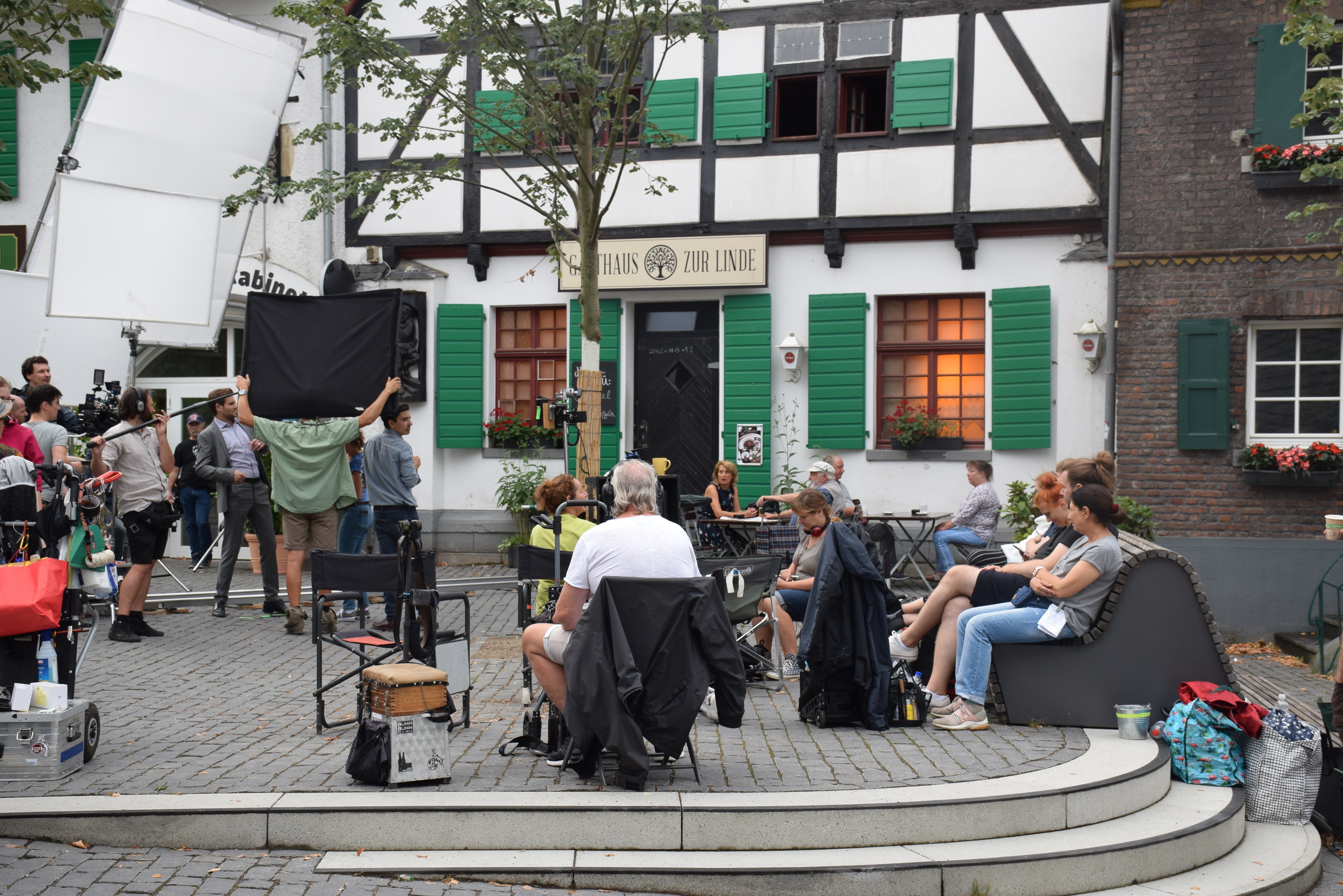 Bei den Dreharbeiten am Mittwochmorgen wurde aus dem „Spielmann“ in der Altstadt das Gasthaus „Zur Linde“.