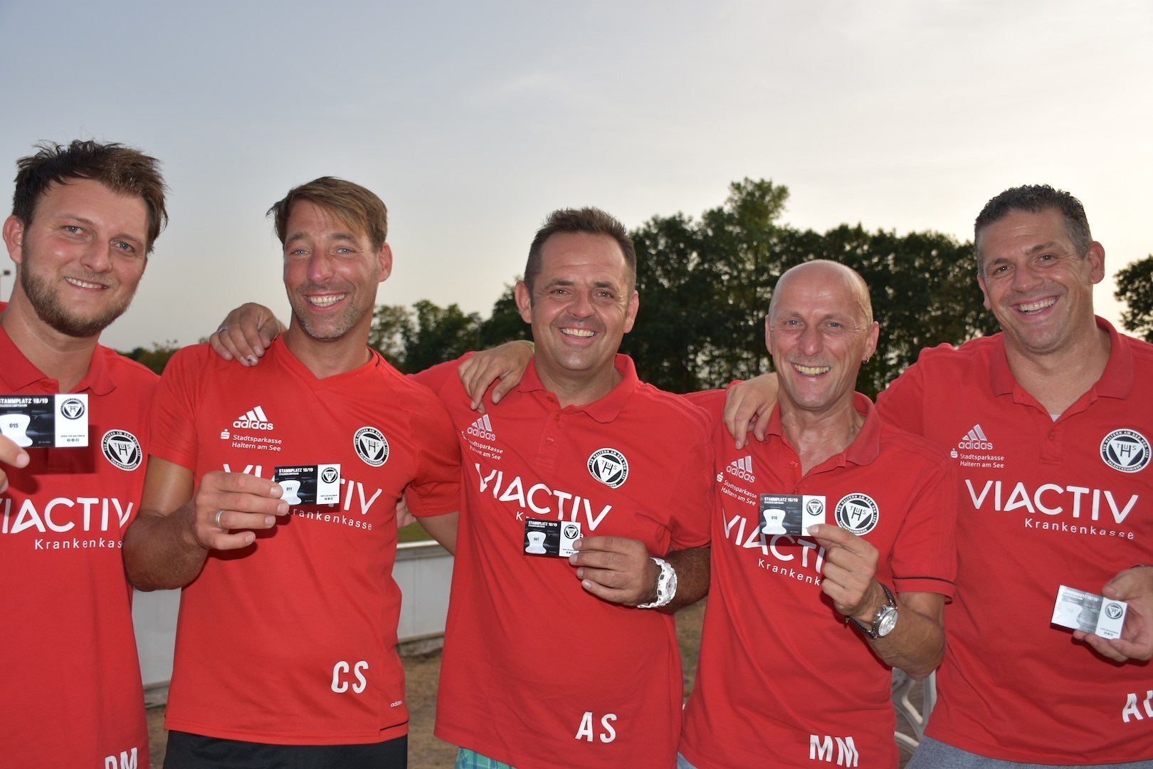 Eine Dauerkarte, die zum Besuch aller Heimspiele der TuSler in der Oberliga und Bezirksliga berechtigt, kostet 99 Euro. Foto: Winkelkotte
