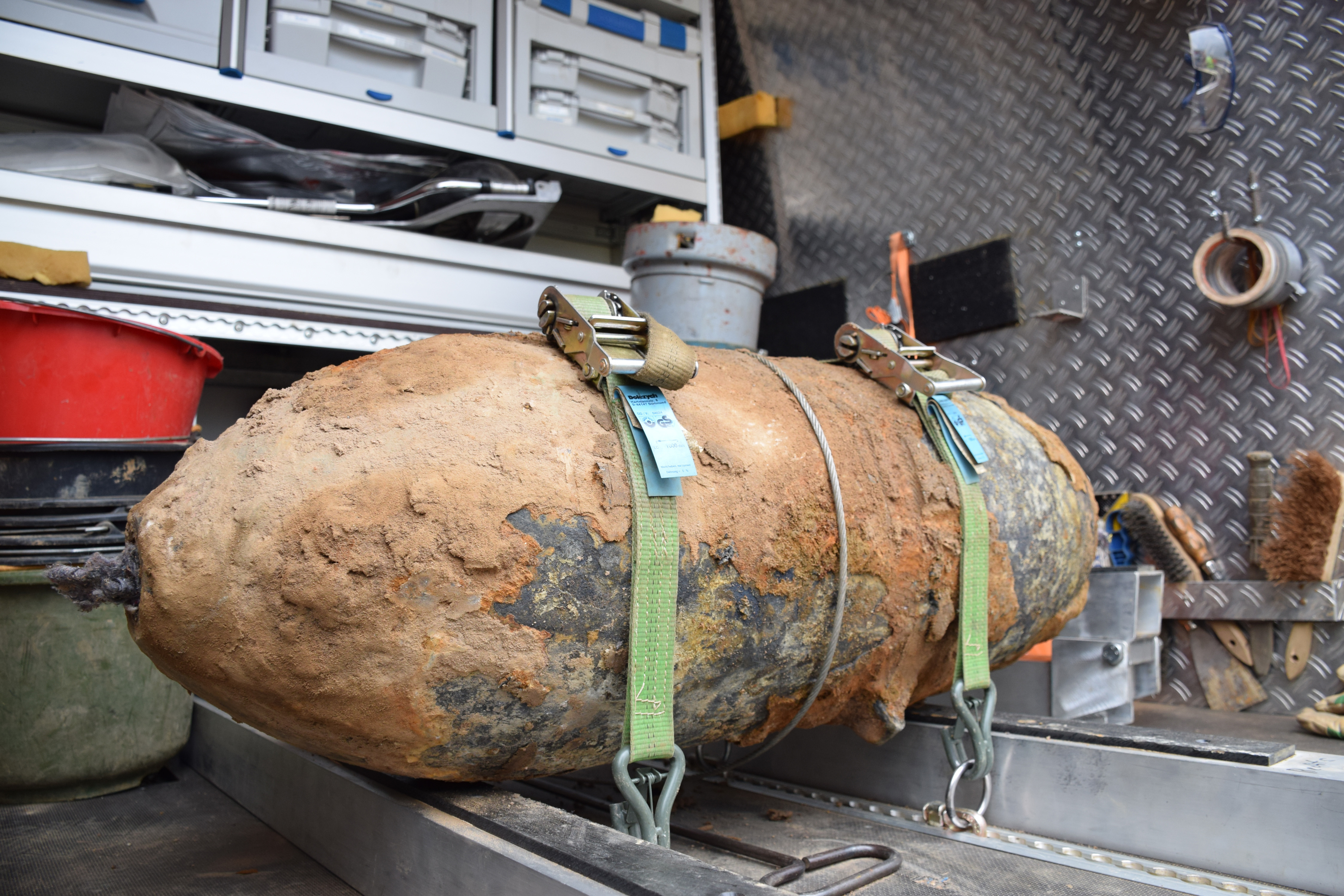 Eine britische Fliegerbombe aus dem 2. Weltkrieg wird heute in Brauck entschärft. Das Bild zeigt einen ähnlichen Fund aus dem vergangenen Jahr. Foto: Archiv