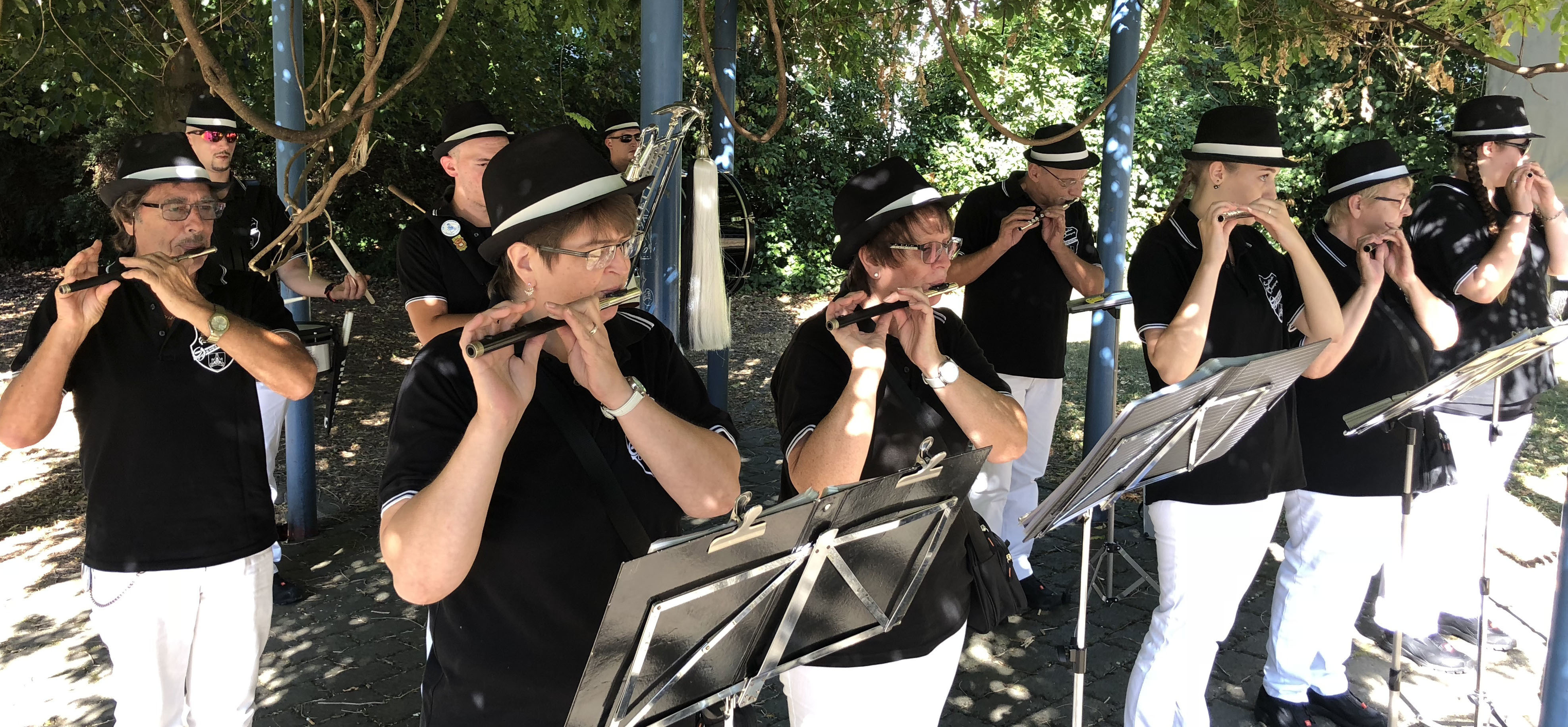 Ein musikalisches Gastspiel gab die Spielleutevereinigung Gevelsberg.