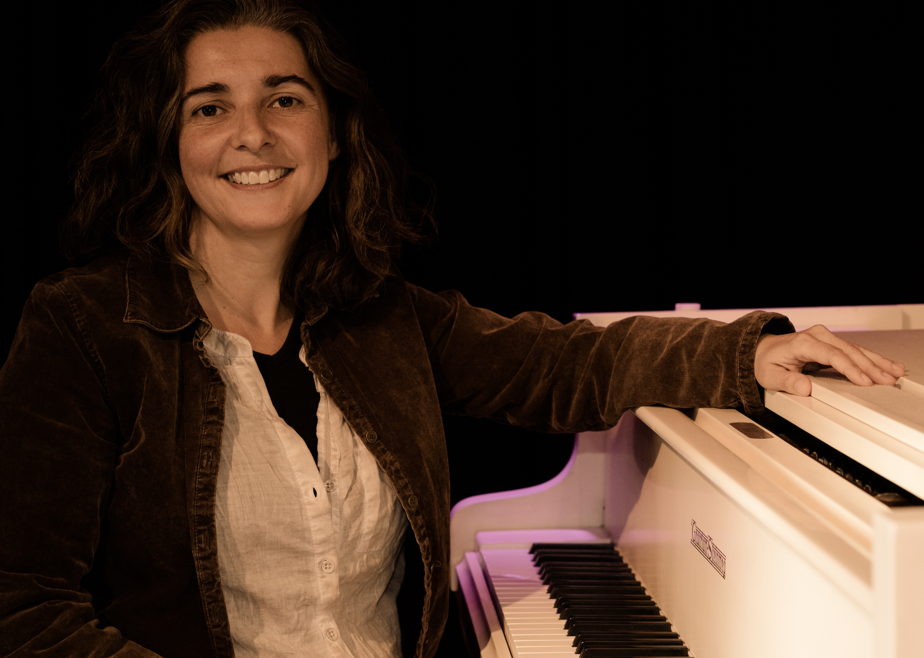 Anja Sachs (Liedermacherin, Gesang & Klavier)