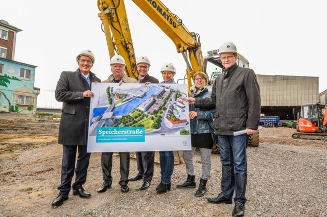 Vertreter aus Wirtschaft, Stadt, Hafen und Politik geben das Startsignal für den Umbau des Quartiers.
