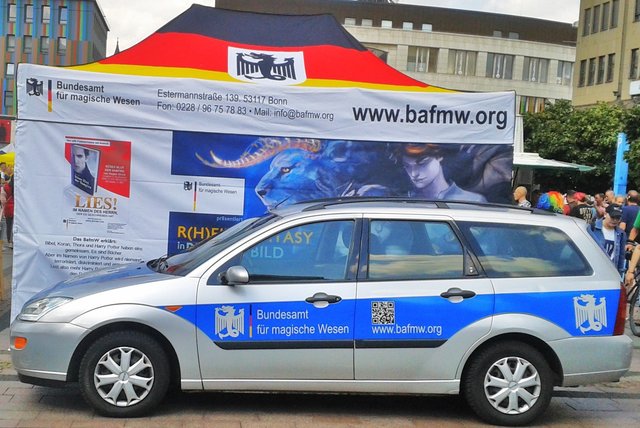 Auch das Bundesamt für magische Wesen leistet sich schon traditionell mit ausführlichem Informationsmaterial einen längeren Besuch beim CSD.