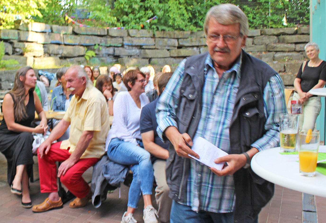 Volker Manthei der Vorsitzende im Tauschring Unna e.V. bei der Begrüßung der Gäste zum Sommerfest 2018