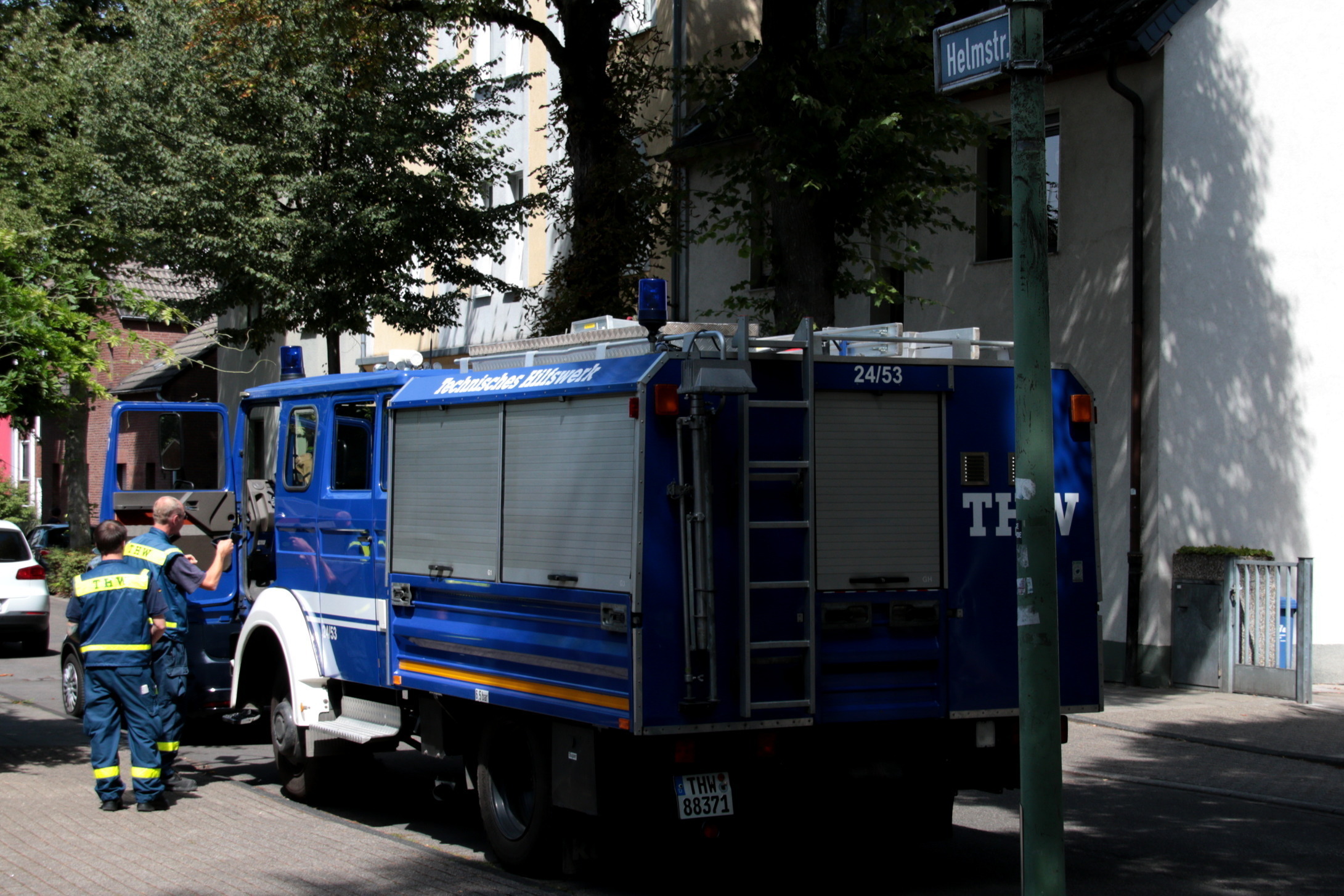 Aufregung in der Helmstraße. Ein Mehrfamilienhaus musste evakuiert werden. Bewohnbar ist es aktuell nicht, doch es drohe keine akute Einsturzgefahr.