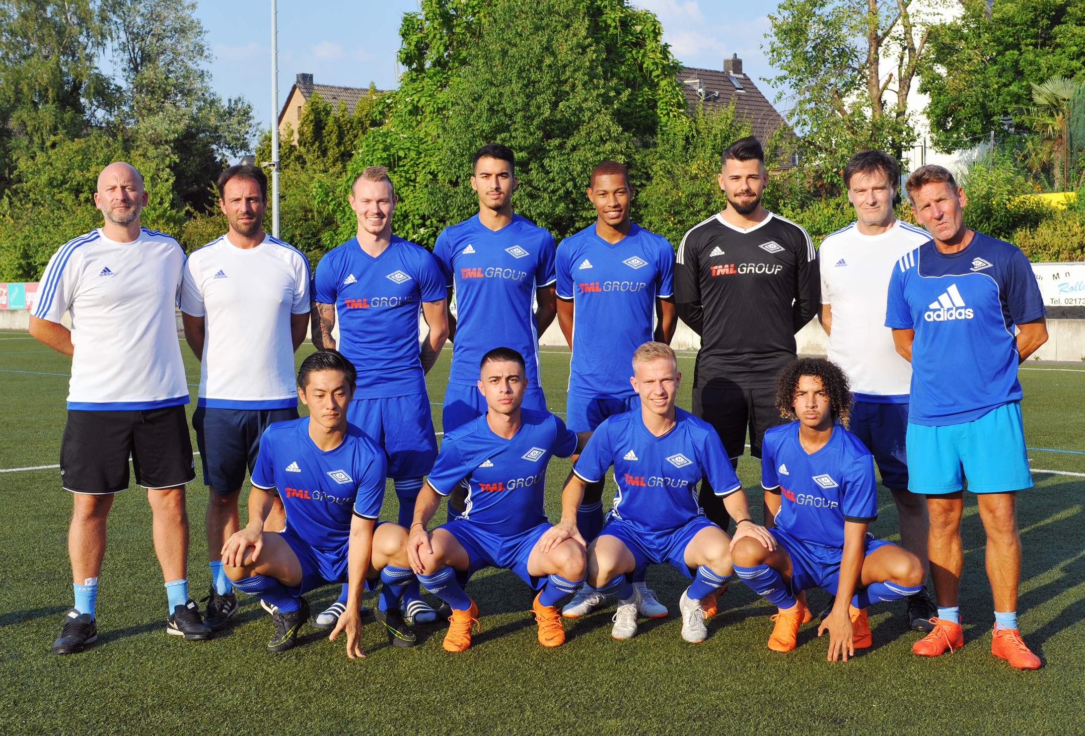 Acht Neuzugänge stellten die Sportfreunde Baumberg vor. Oben von links: Die Co-Trainer Goran Tomic und Gino Baudric, Dominik Oelers, Salim EL Fahmi, Coby Mc Gregor, Tayfun Altin, Torwarttrainer Thomas Nierhoff und Trainer Andreas Franke, der schon wieder weg ist. Unten von links: Testu Horiushi, Ali Gülcan, Aleksandar Bojkoyski und Kofi Fatni.