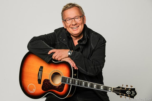 Bernd Stelter weiß, wer Lieder singt, braucht keinen Therapeuten. Foto: Bernd Stelter weiß, wer Lieder singt, braucht keinen Therapeuten.