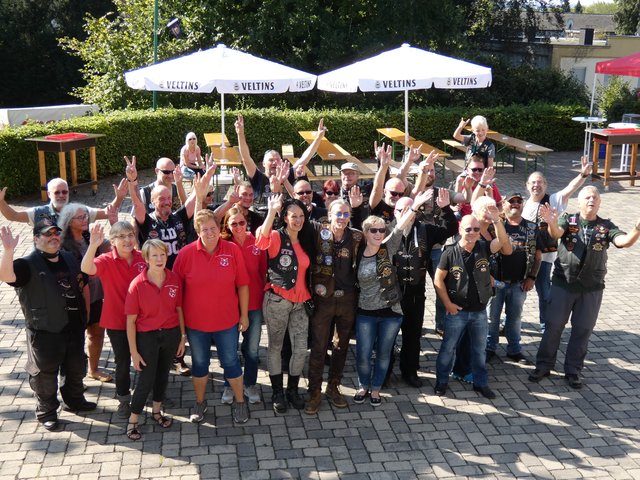 mit den Damen der Katzen-Streunerhilfe