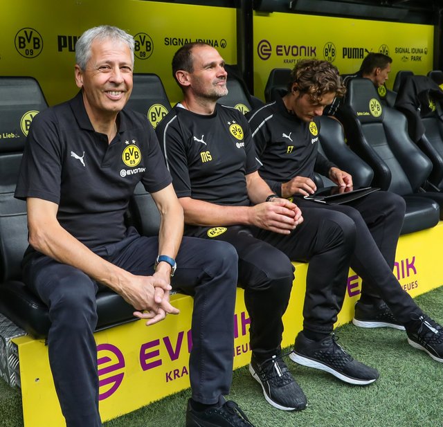 Lucien Favre (l.) feierte einen perfekten Einstand als BVB-Trainer in der Bundesliga.