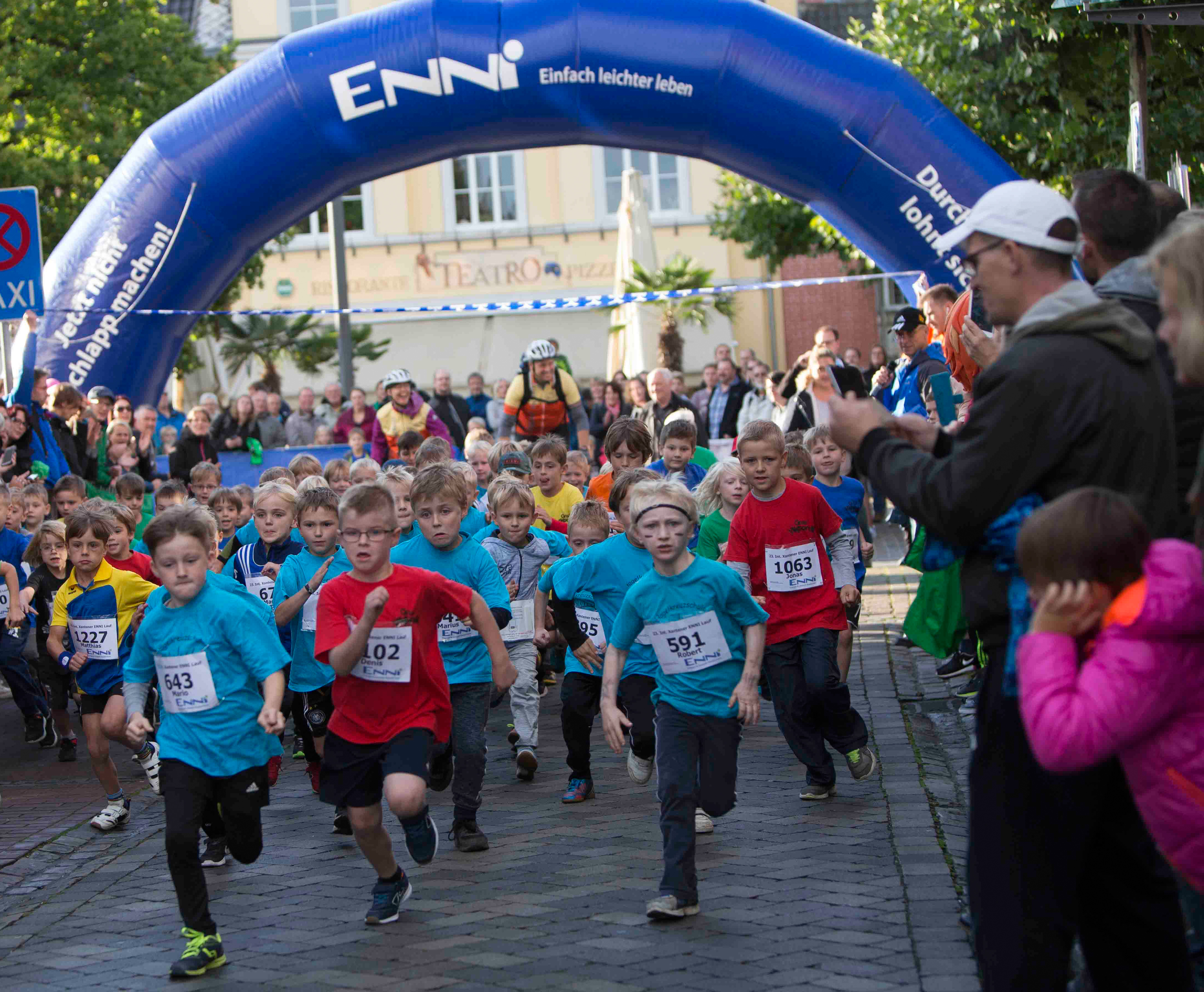Die jüngsten Läufer eröffnen das große Finale der ENNI-Laufserie in Xanten. Die Kindergartenkinder starten um 17.30 Uhr.