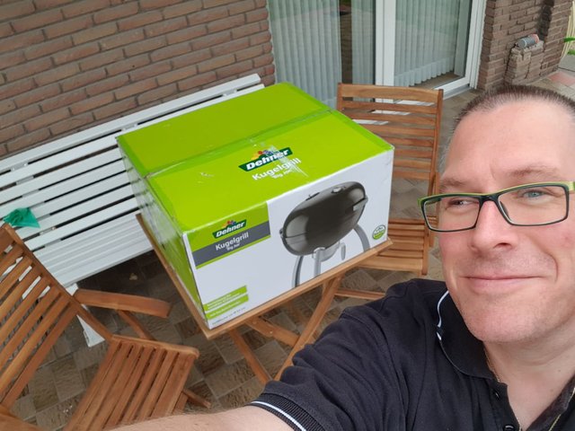 Der Gewinner Carsten präsentiert für uns die „Neuzugänge“ auf seiner Terrasse.