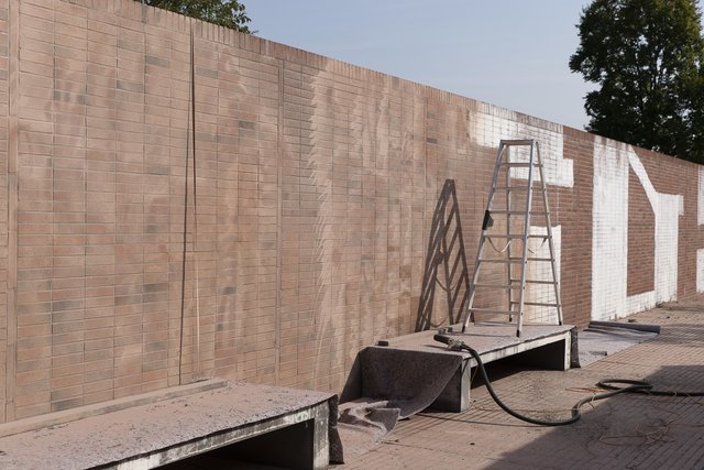 Nach der aufwendigen Arbeit präsentieren sich die gereinigten Flächen in neuem Glanz. Foto: Stadt GE