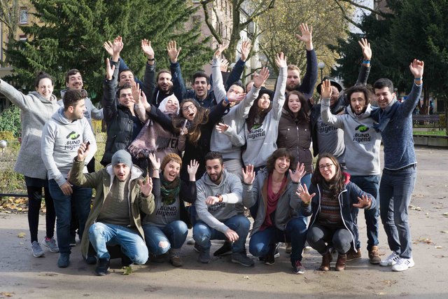 Sie sind 17 bis 30 Jahre, geflüchtet oder leben schon immer hier: Auf alternativen Stadtrundgängen wollen junge BUND-Mitglieder zeigen, was ihr Leben in Dortmund mit weltweiter Flucht zu tun hat und zu Workshops unter dem Motto "Brücken statt Mauern bauen" in der Nordstadt einladen.