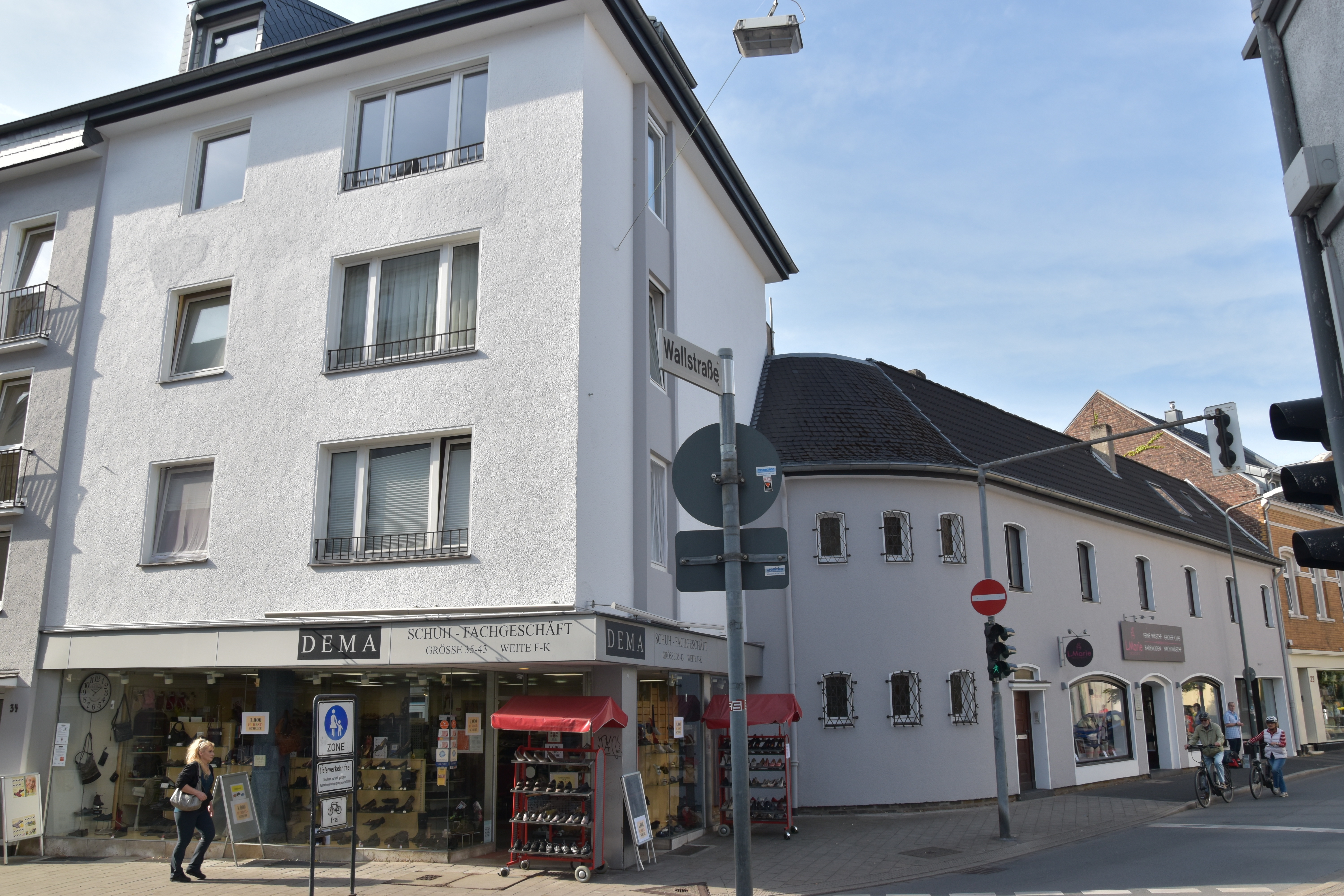 Diese beiden Gebäude an der Ecke Wallstraße/Bechemer Straße wurden im Rahmen des Förderprogramms Fassaden-, Dach- und Hofflächen saniert.